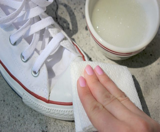 5 Ways To Clean White Converse Shoes - The Teal Mango