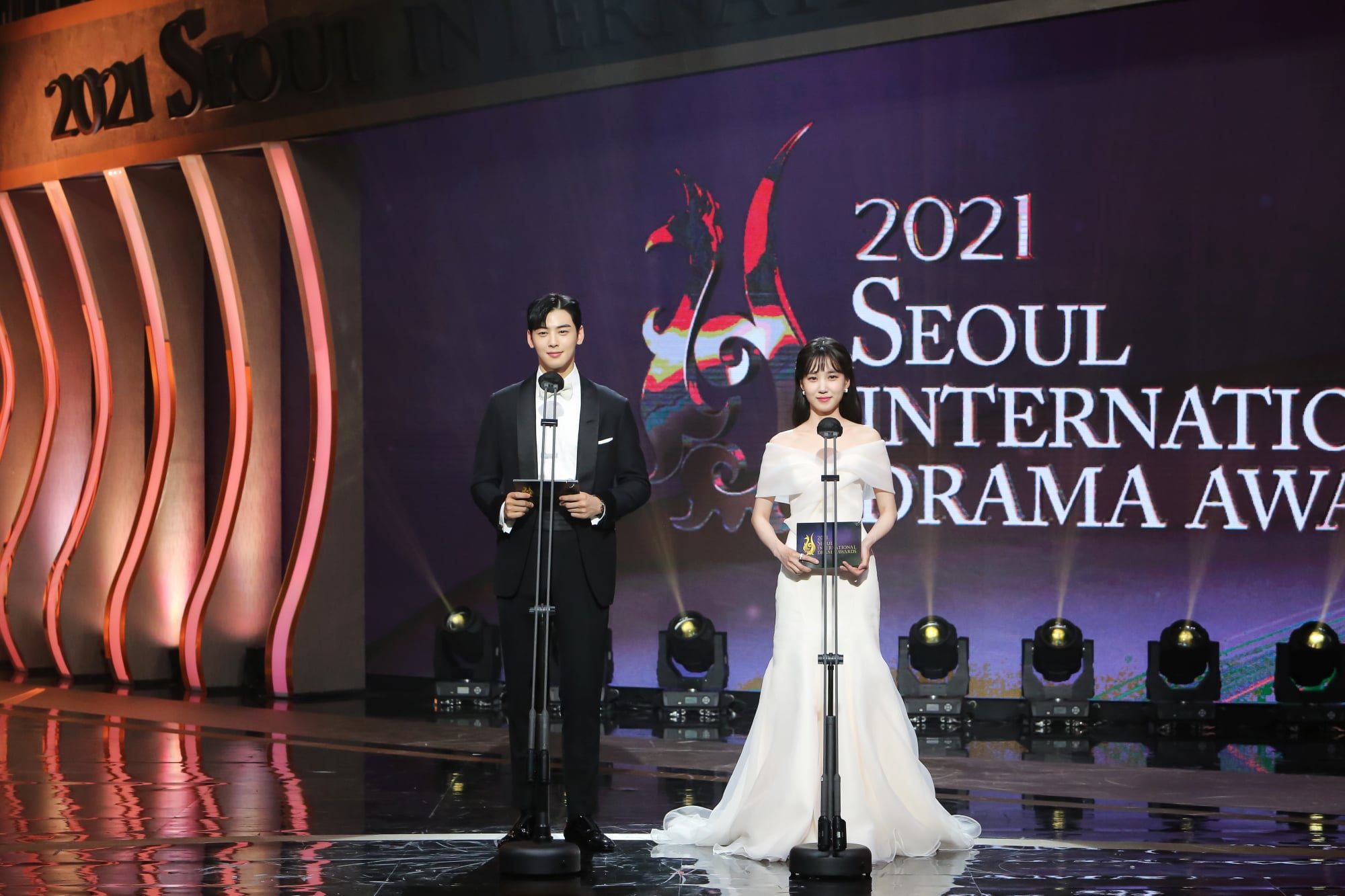 The Seoul Story on X: 🏆 ASTRO Cha Eun Woo wins 'Man Of The Year' award at  the recent 2021 Brand of The Year Award Source:    / X