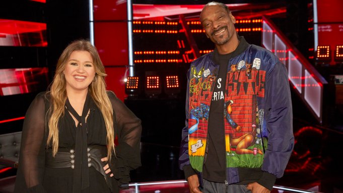 Kelly Clarkson e Snoop Dogg ospitano l’American Song Contest