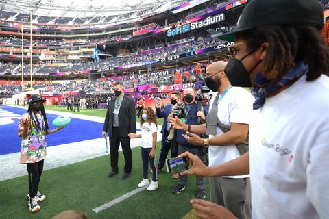 Jay-Z Treats Daughter Blue Ivy with an Amazing Super Bowl Experience - The  Teal Mango