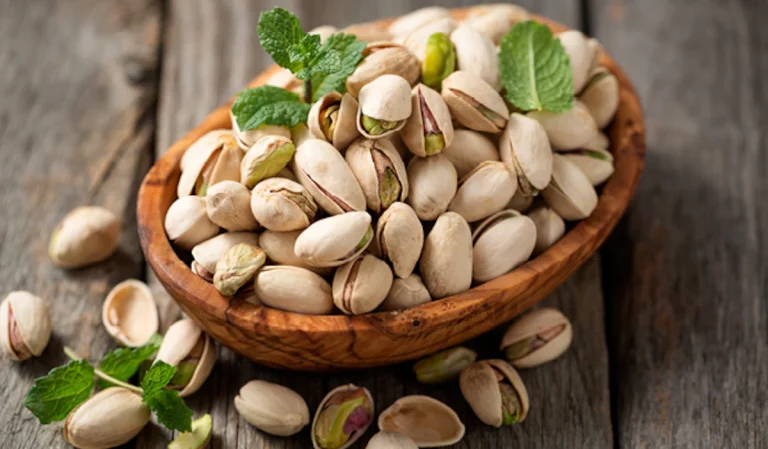 11 Powerful Health Benefits of Eating Pistachios