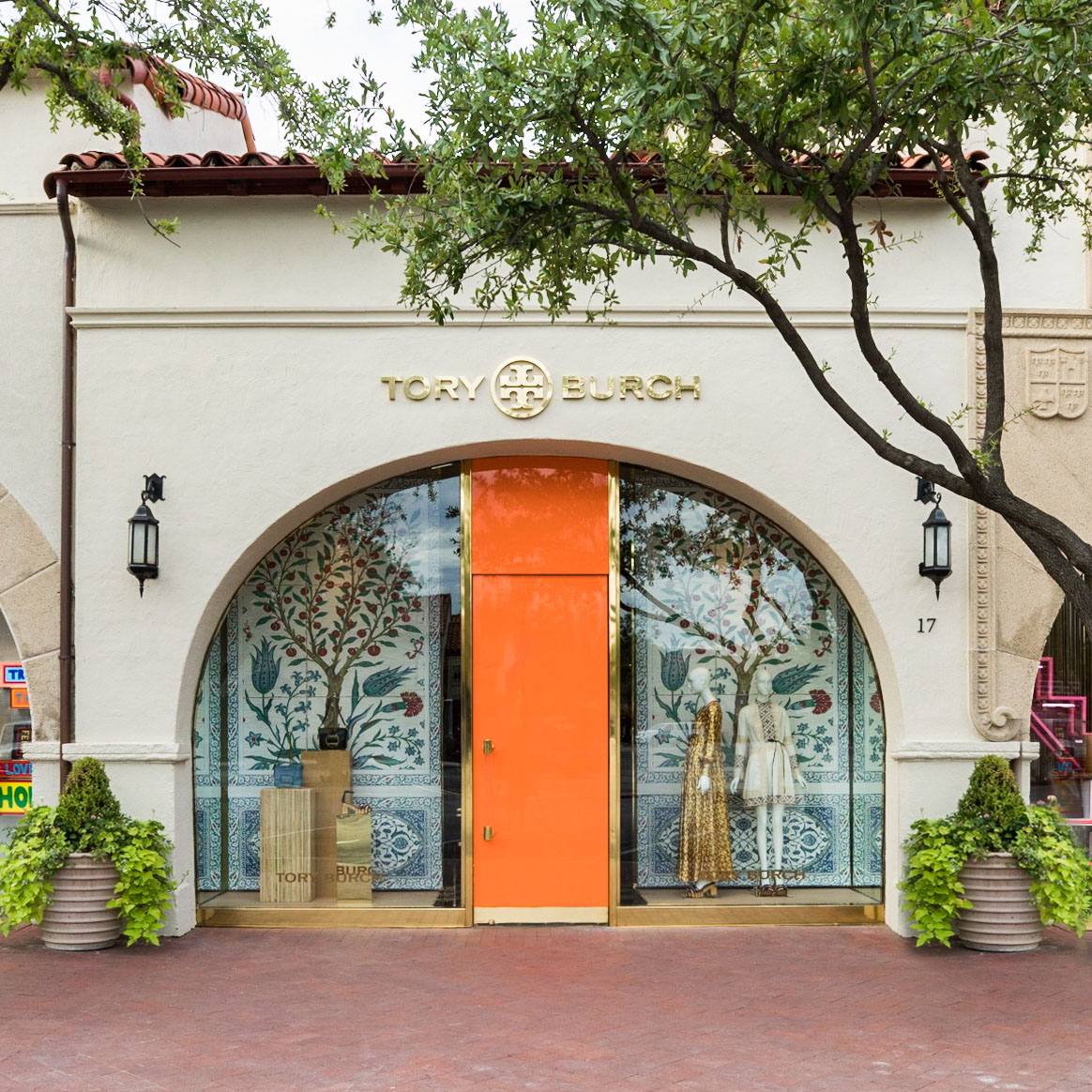 Everything About Tory Burch and Her Luxury Fashion Brand - The Teal Mango