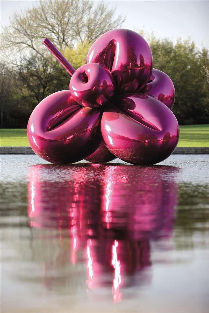 Sculpture Worth $12.5 Million by Jeff Koons to be Auctioned to Raise Money for Ukraine