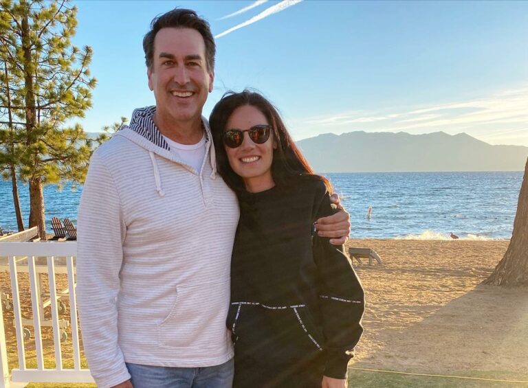 Comedian Rob Riggle Dating Professional Golfer Kasia Kay