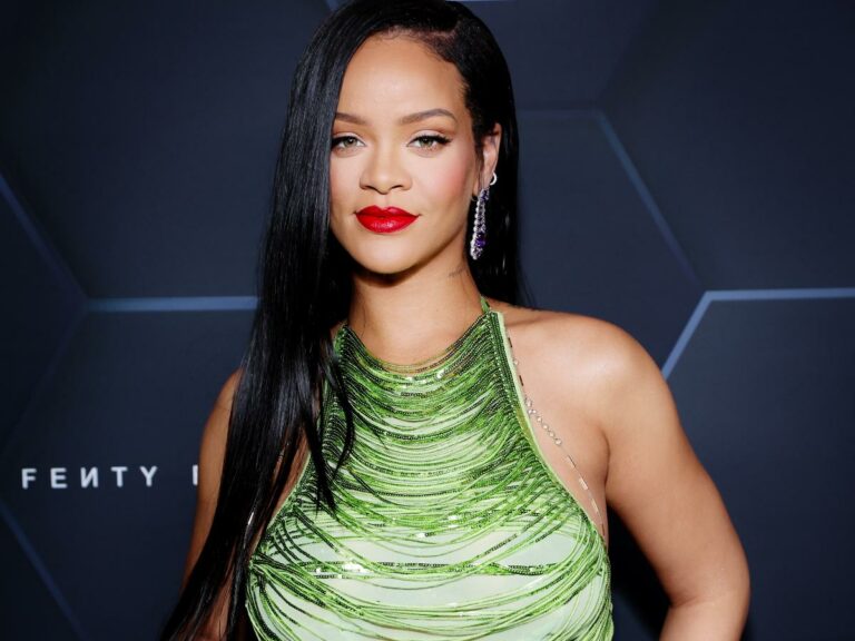 Rihanna Signs Multi-Million Dollar Deal with Apple TV for a Documentary About her Return to Stage