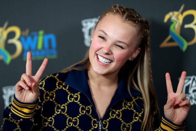 JoJo Siwa Dating History – Who Is She Dating Now?
