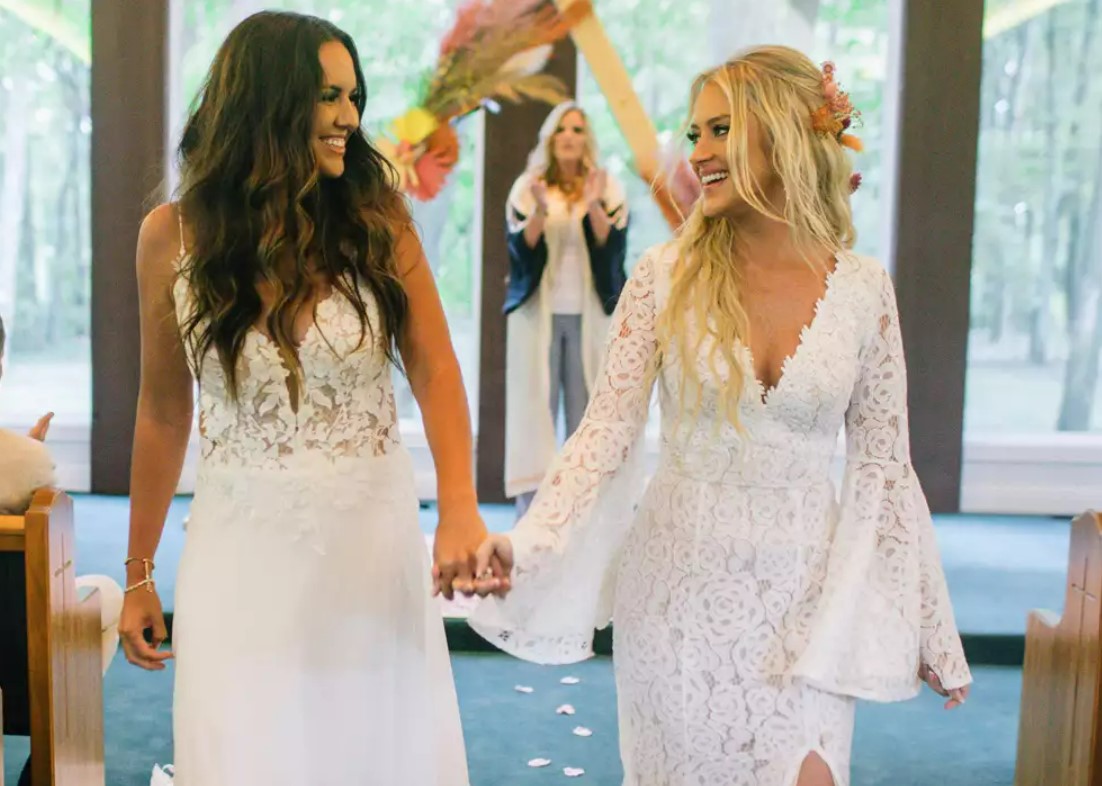 La cantante de country Brooke Eden y su esposa Hilary Hoover se casan por segunda vez en México