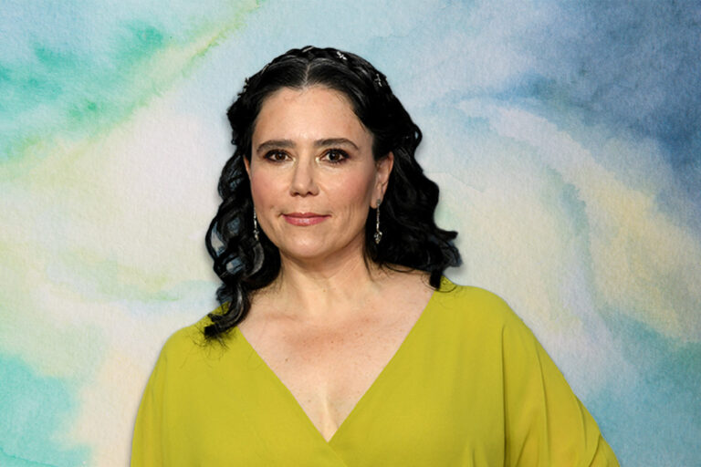 Alex Borstein Remembers An American Airline Employee On Thanksgiving