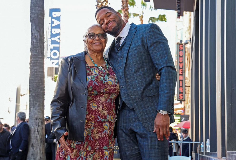 michael strahan hollywood walk fame rt mz 29 https://rexweyler.com/michael-strahan-honored-with-star-on-hollywood-walk-of-fame/