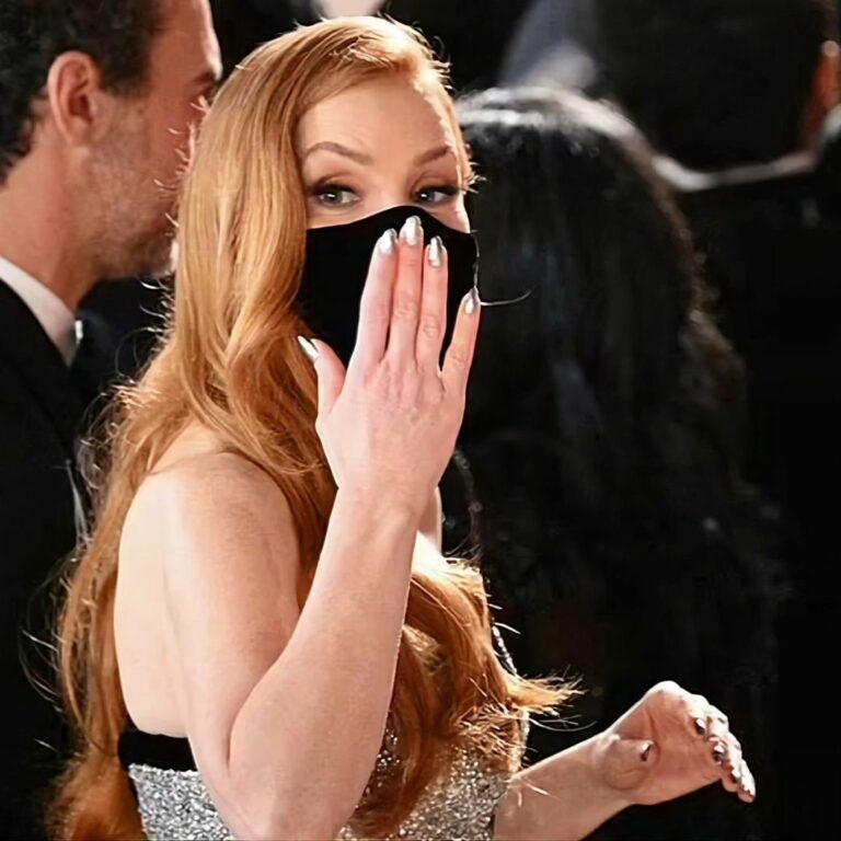 Fans Praise Jessica Chastain for Wearing a Mask at the 2023 Oscars